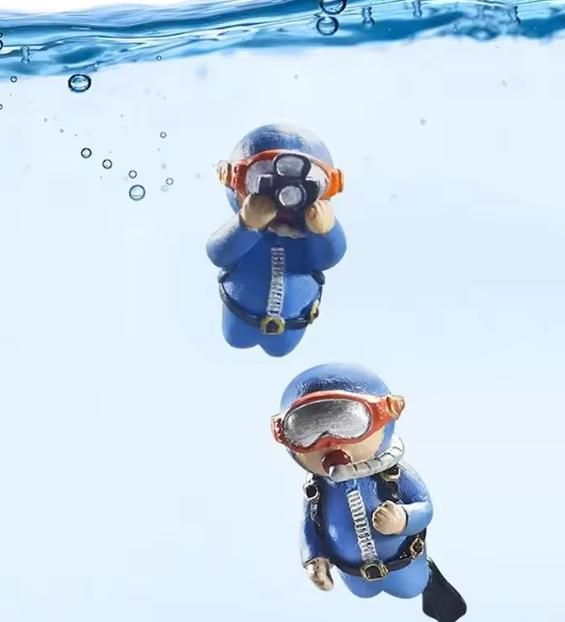 Cute Diving Fish Tank Decorative Ornaments  (Assorted Pack of 2)